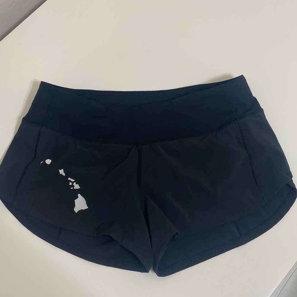 Black Hawaii Lululemon shorts 2.5 length